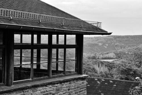 BESTIMMUNG: HERRENMENSCH