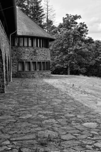 BESTIMMUNG: HERRENMENSCH